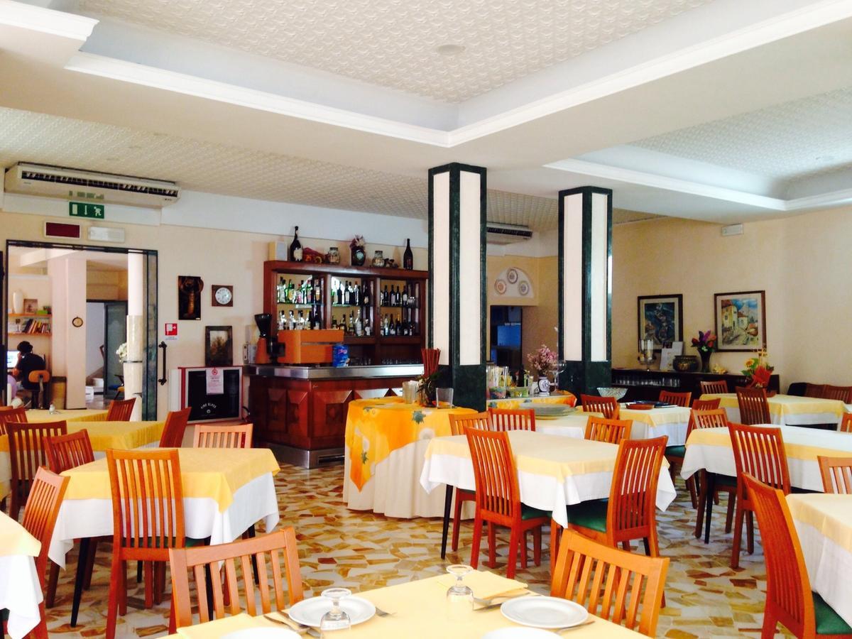 Hotel Lazzarini Bellaria-Igea Marina Exterior foto