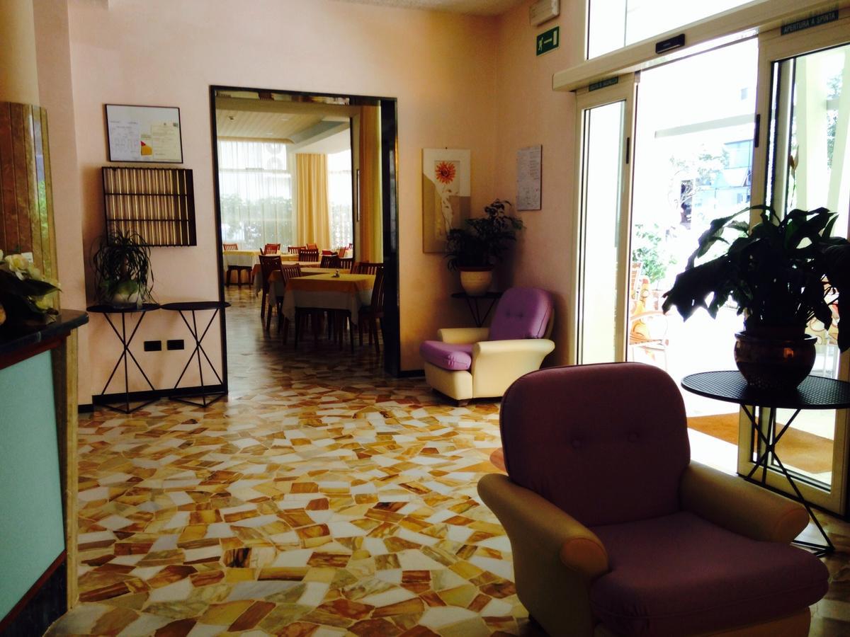 Hotel Lazzarini Bellaria-Igea Marina Exterior foto