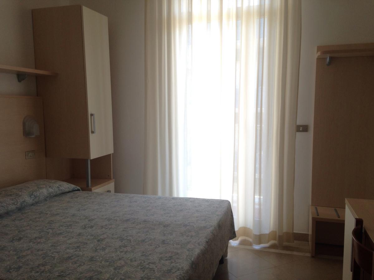 Hotel Lazzarini Bellaria-Igea Marina Exterior foto
