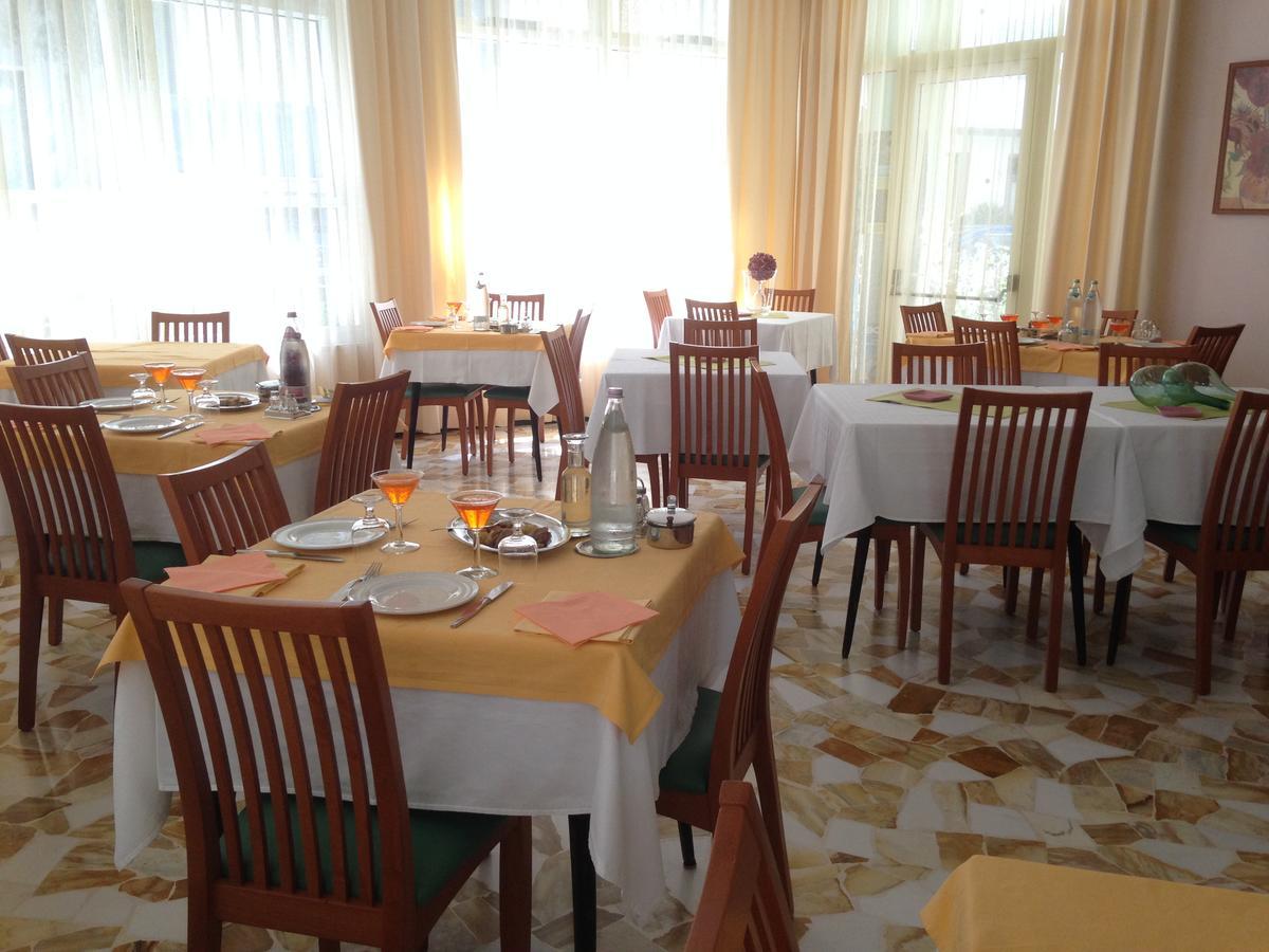 Hotel Lazzarini Bellaria-Igea Marina Exterior foto
