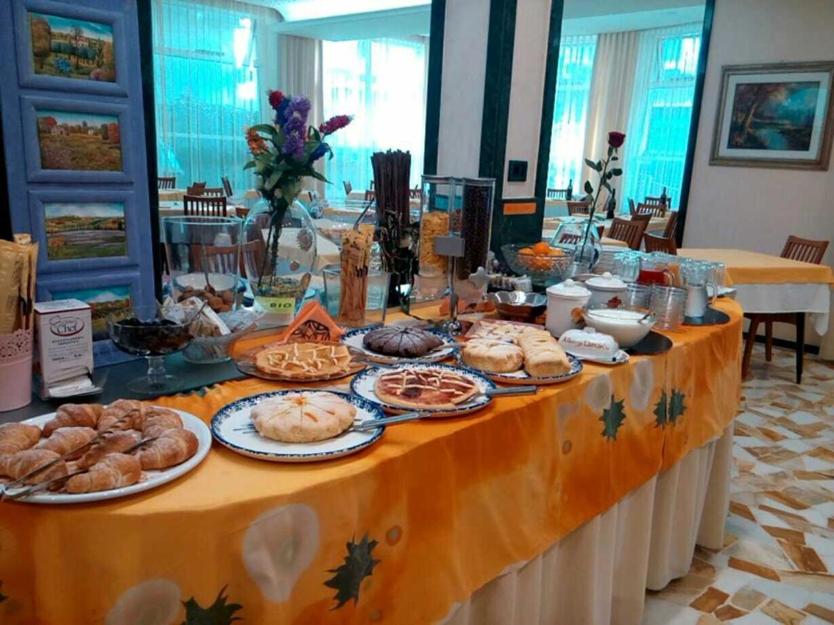 Hotel Lazzarini Bellaria-Igea Marina Zimmer foto